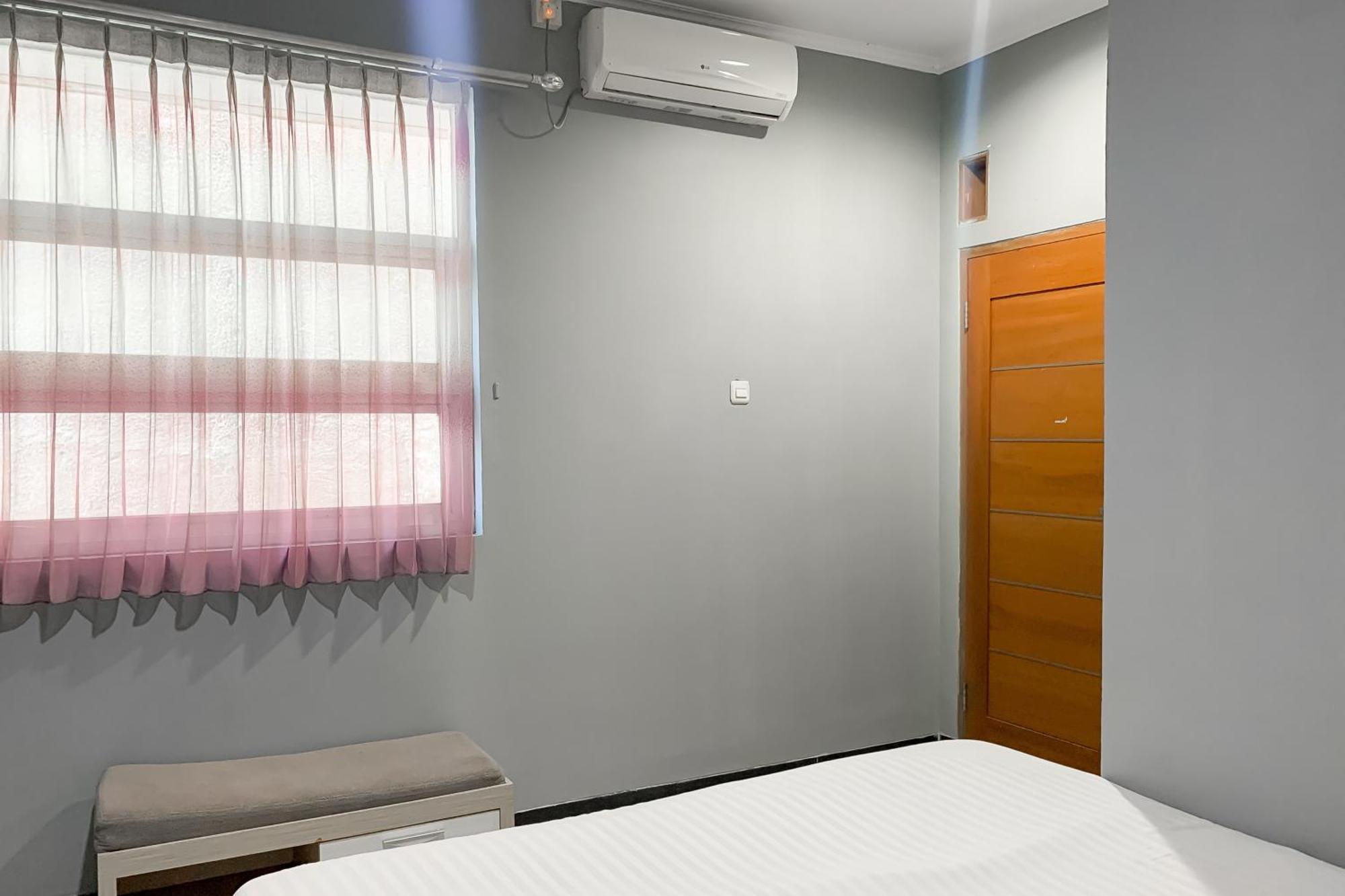 Karins Guesthouse Syariah Redpartner Bandung Luaran gambar