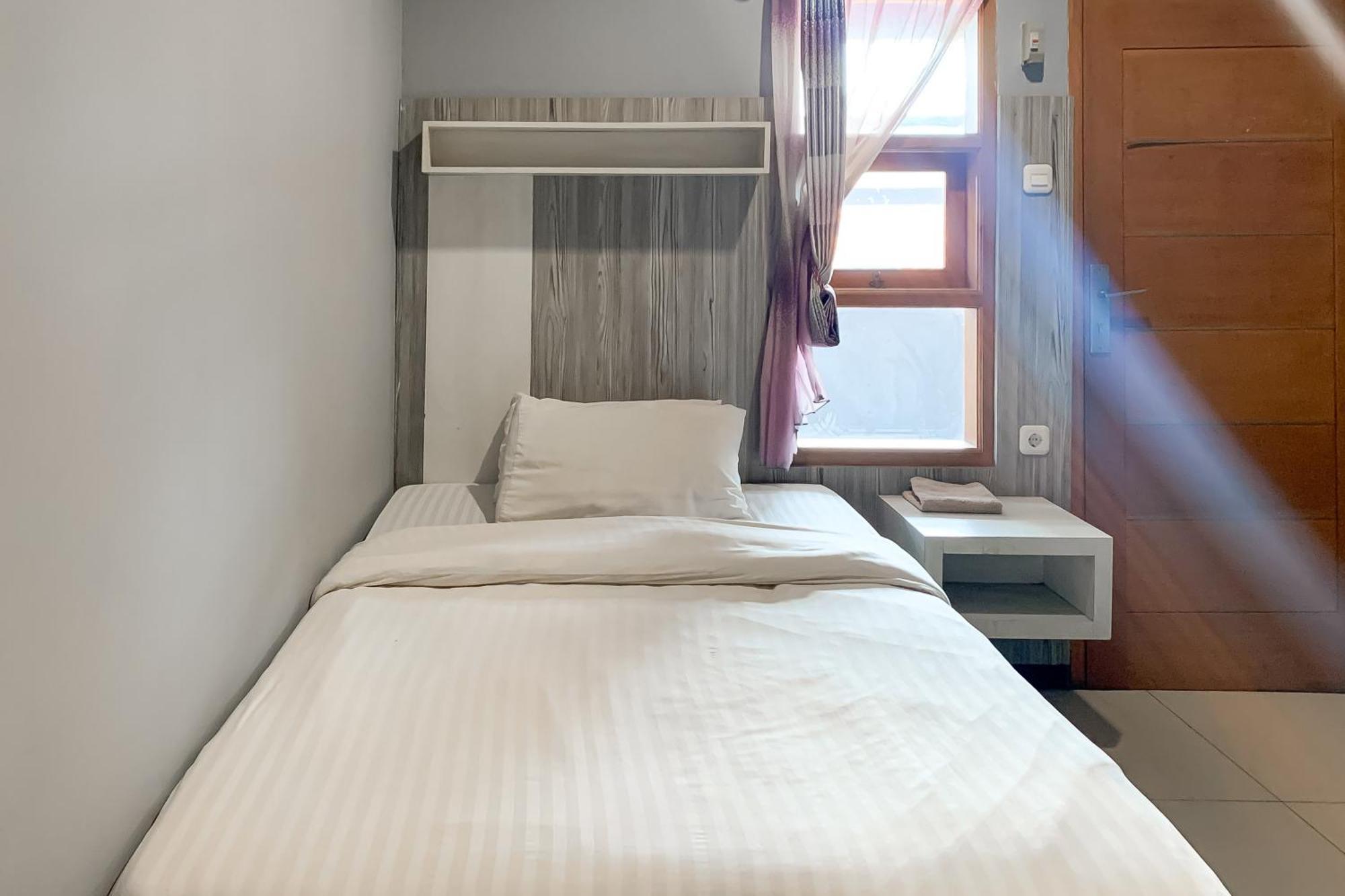 Karins Guesthouse Syariah Redpartner Bandung Luaran gambar
