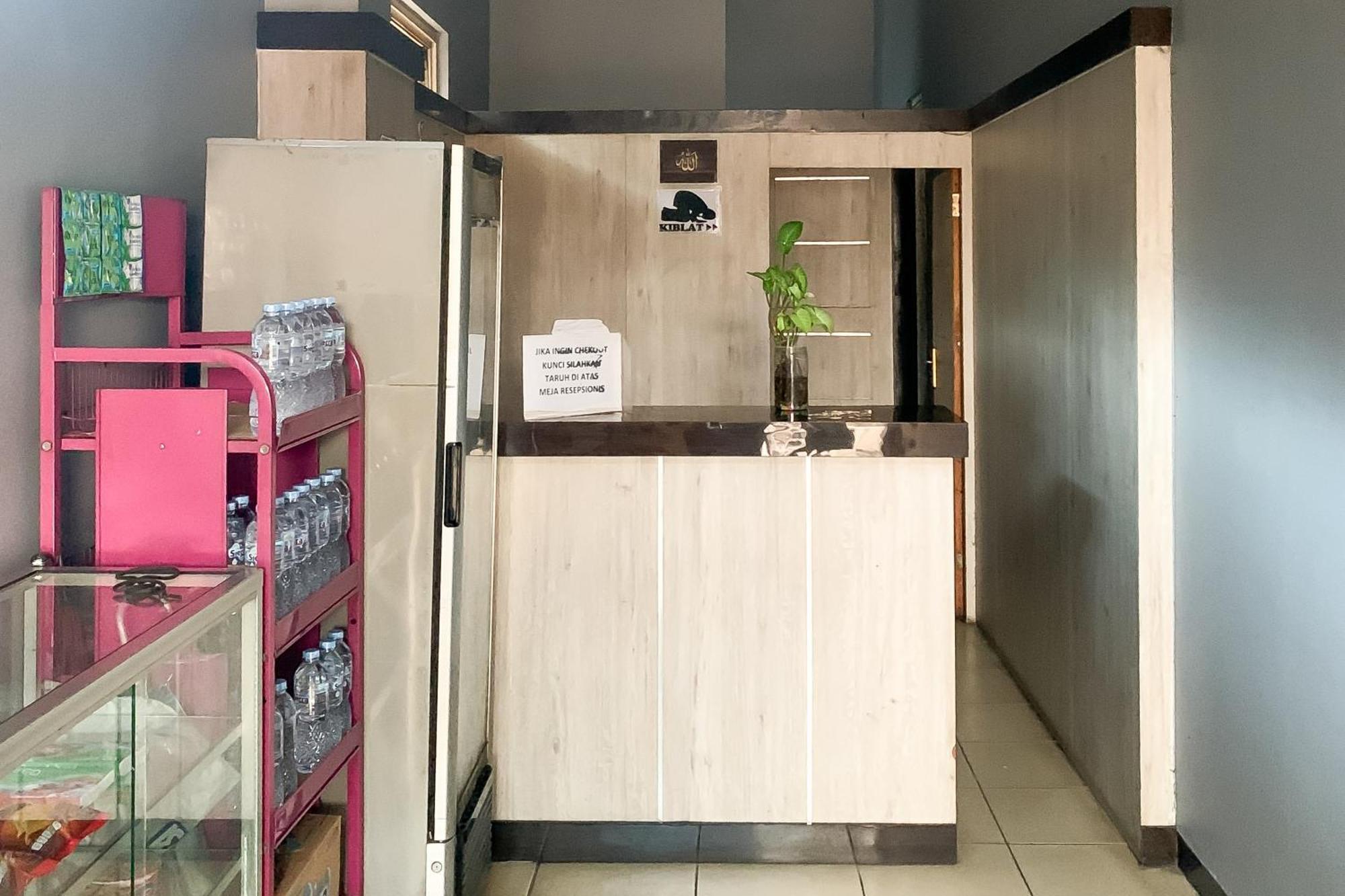 Karins Guesthouse Syariah Redpartner Bandung Luaran gambar